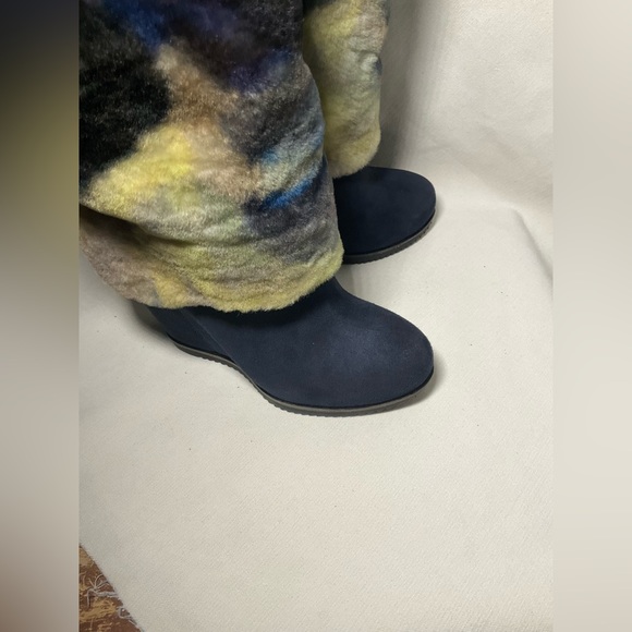 Ugg X Claire Tabouret Fluff Sapphire Boot - Picture 8 of 11